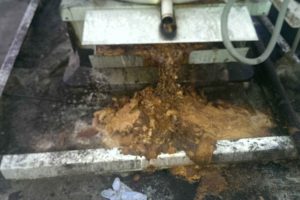 Evaluating the Cause of Grease Build Up on Your Roof Top